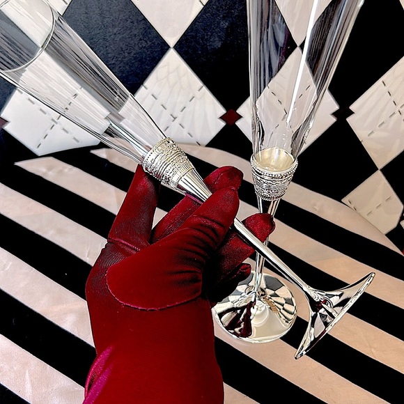 Vera Wang “With Love” Champagne Flutes – Pair | Silver Stem - Picture 2 of 12